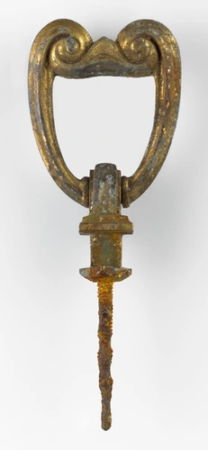 Anneau de tiroir à décor de deux volutes affrontées - Paul Follot