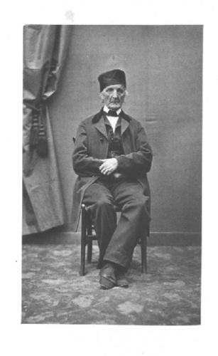 Achille Bonnuit - Homme agé assis, bras croisés