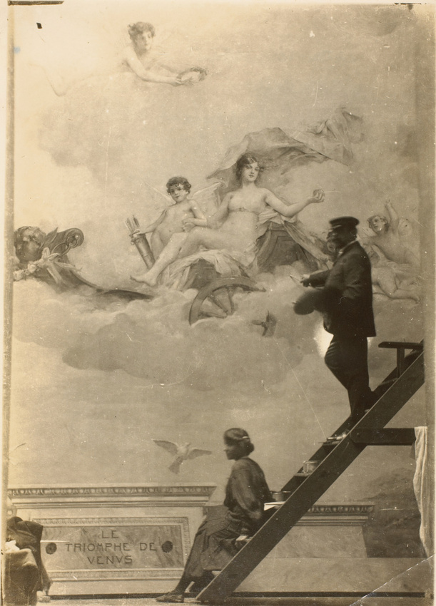 Anonyme - Léon Comerre et sa fille devant le plafond de l'hôtel Dufayel