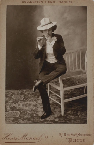Henri Manuel - Polaire en "p'tit jeune homme" pour le théâtre des Bouffes