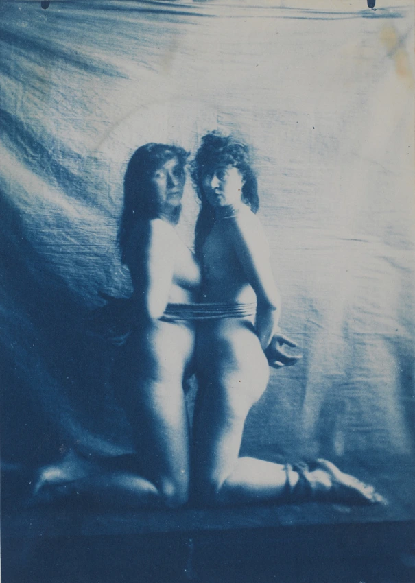 Charles-François Jeandel - Deux femmes nues à genoux, attachées entre elles au n...