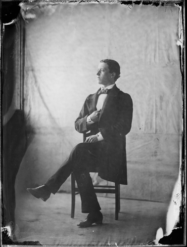 Henry Sauvaire - Portrait d'homme assis