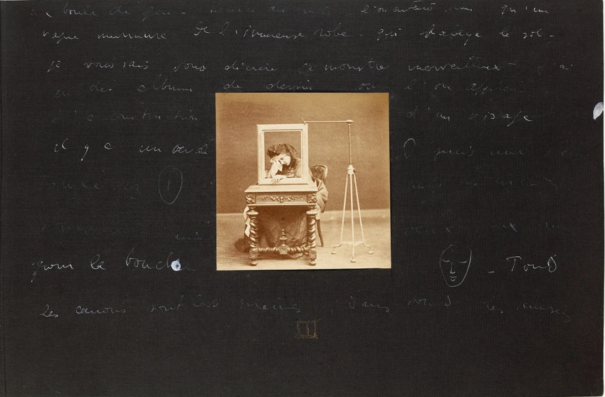 La Comtesse en buste dans un cadre pleurant dans son mouchoir - Virginia Verasis de Castiglione