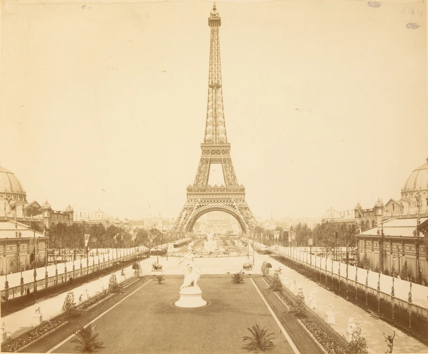 La Tour Eiffel vue prise du dôme central du Palais du Trocadéro - Neurdein frères