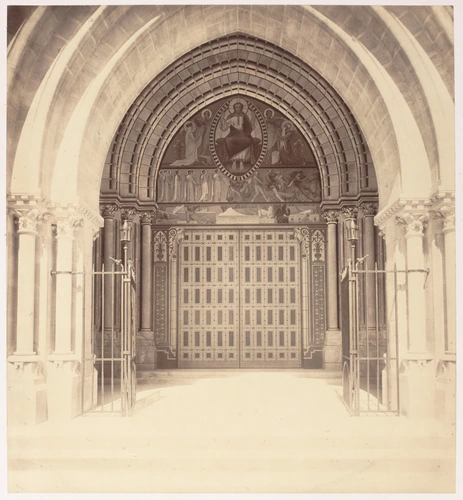 Photographie du porche de la cathédrale de Moulins, tympan du Jugement dernier - Marville