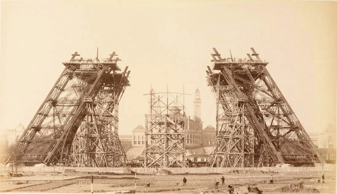 7 décembre 1888. Les quatre piles de la Tour et l'échafaudage central devant le Palais du Trocadéro - Louis-Emile Durandelle