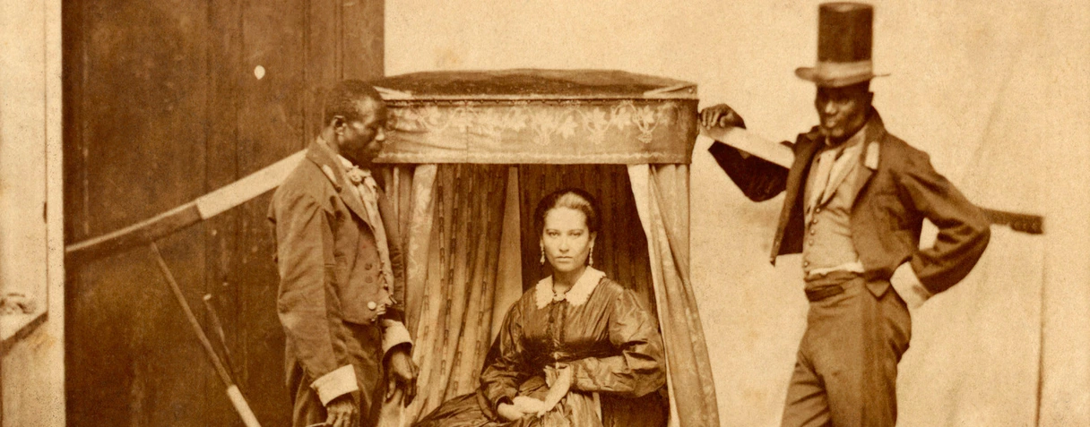 Anonyme, Dame dans une chaise à porteurs avec deux esclaves, bahia, vers 1860