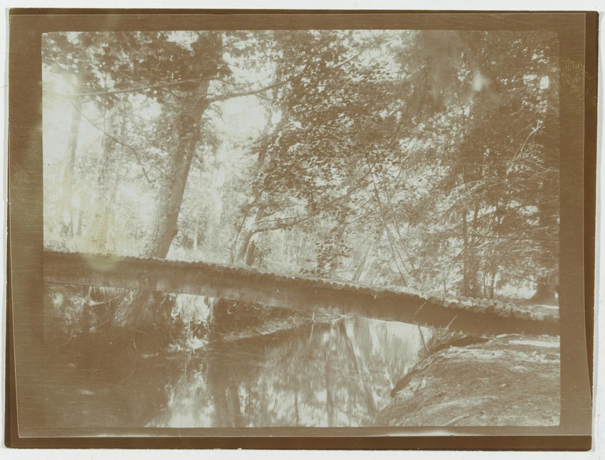 Parc de la Benneterie, pont sur un bras de l'étang - René Lalique
