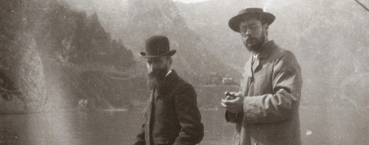 négatif, Ker-Xavier Roussel, Prise de vue de Kerr Xavier Roussel avec l'appareil de Bonnard : Bonnard et Vuillard à bord d'un bateau naviguant sur le lac de Côme ou le lac de Garde, en 1899