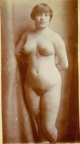 Femme nue debout, de face, les bras dans le dos - François-Rupert Carabin