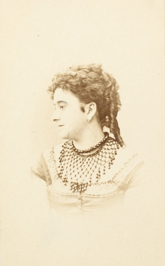Madame Hénocque, soeur de gustave Eiffel, buste - Ferdinand Mulnier