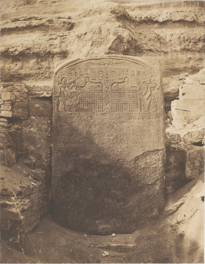 Giseh, fouilles de M. Mariette, stèle au bas du portail du Sphinx - John Beasley Greene