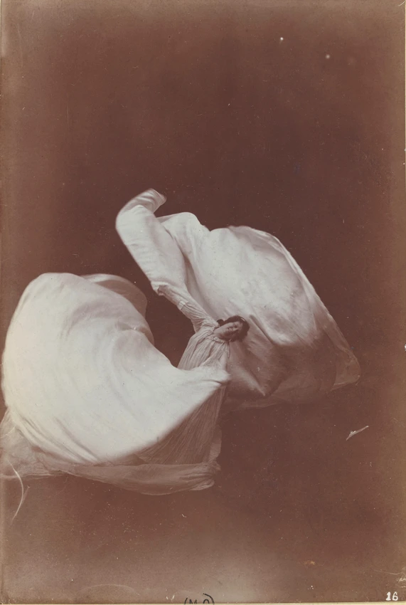 Mlle Loïe Fuller - The Taber bas-relief photographic syndicate Ltd (Paris)