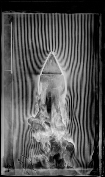 Etienne-Jules Marey-Prisme triangulaire présentant au courant ses arrêtes, quatrième et dernière version de la machine à fumée, équipée de 57 canaux