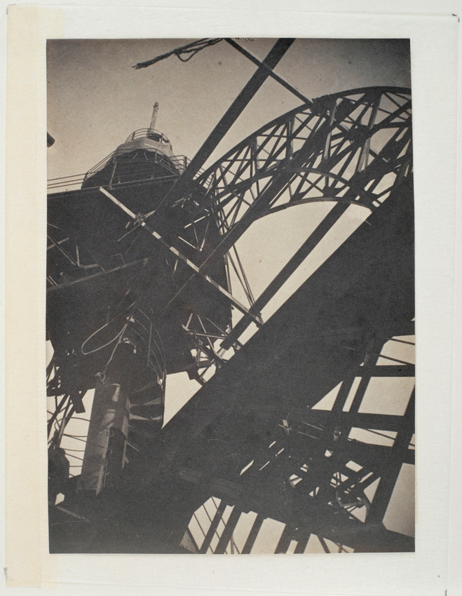 La Tour Eiffel - Le "Campanile", la lanterne du phare et le paratonnerre, vue en contre-plongée - Henri Rivière