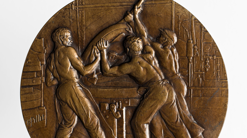 Charles Pillet, Démoulage d'un pneu de 150 mm, avant 1909 ©RMN-Grand Palais (Musée d’Orsay) / Tony Querre