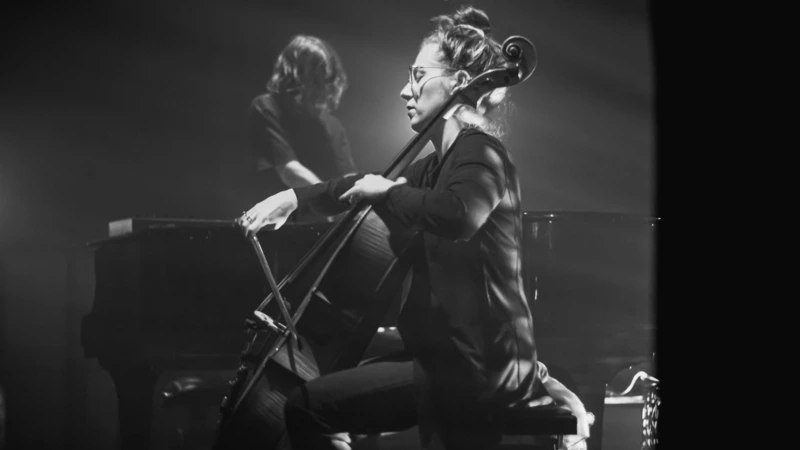 Laake et la violoncelliste Juliette Serrad