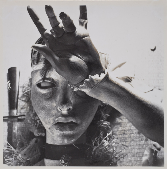 Hans Bellmer-La Poupée (tête et couteau)