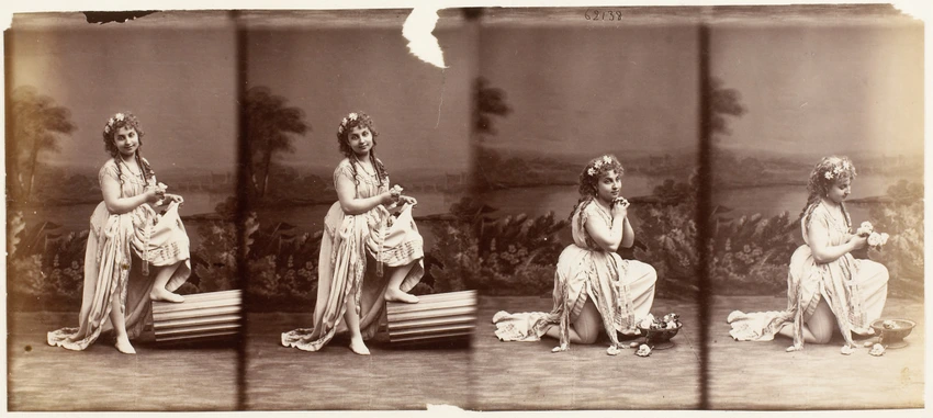 Mme Bonelli en quatre poses, deux en pied, deux agenouillé - André Adolphe Eugène Disdéri