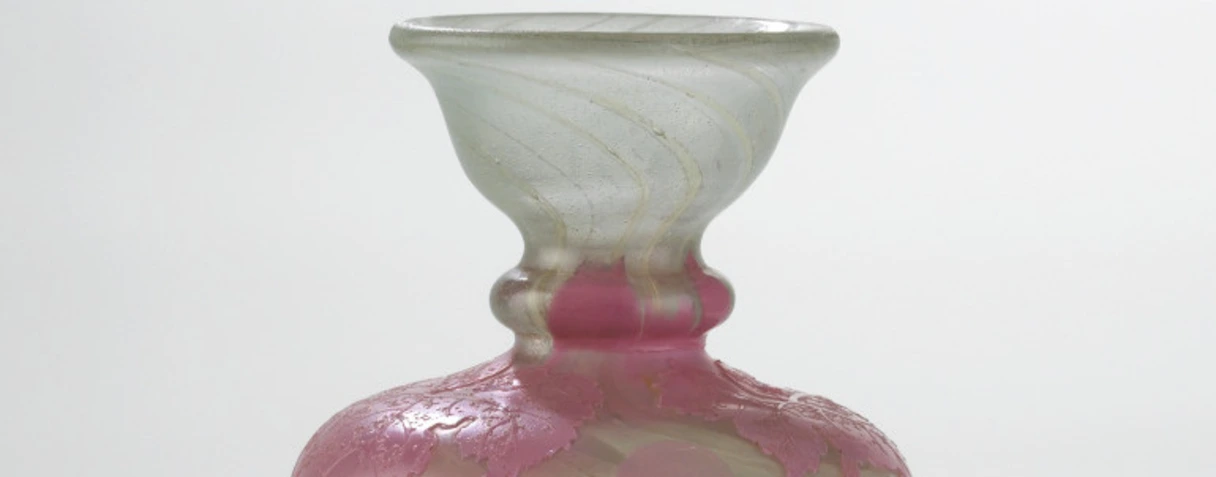 objet, Emile Gallé, Vase à décor de raisin (détail), en 1900