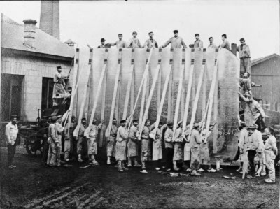 Anonyme-Transport d'une grande glace destinée à l'Exposition universelle de 1878
