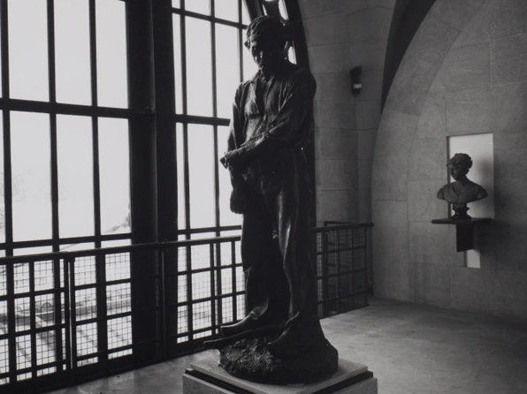 oeuvre diverse, Jim Purcell, Niveau médian, côté Seine, salle consacrée à la sculpture, naturalisme : "Le Grand paysan" de Dalou, en 1986