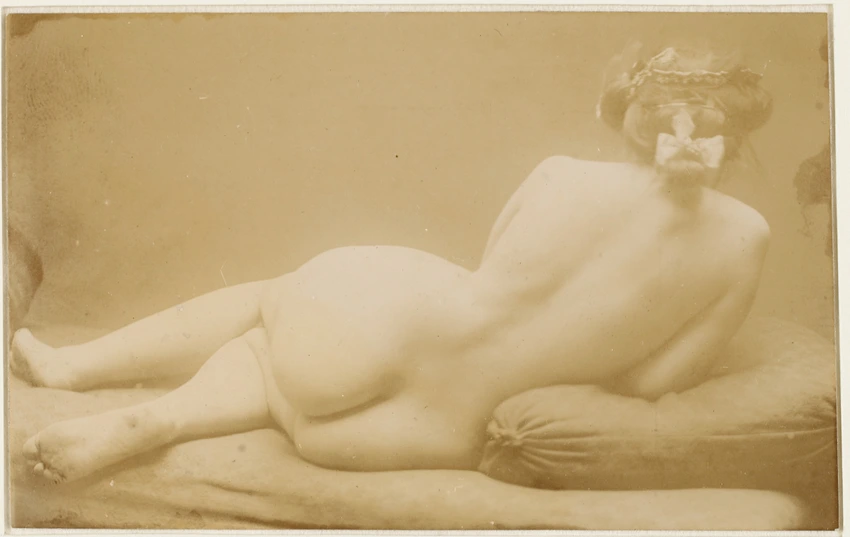 Femme nue assise de dos, en appui sur le côté droit - François-Rupert Carabin