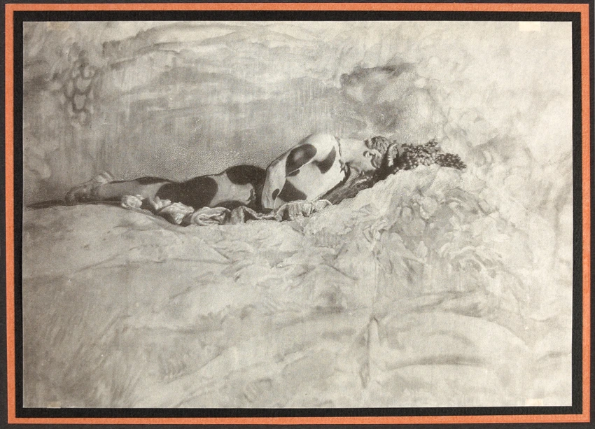 Nijinsky couché sur le ventre, visage appuyé contre le sol - Adolphe Meyer