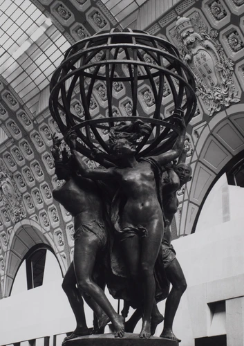 Installation des "Quatre Parties du Monde soutenant la sphère céleste" au musée d'Orsay - Jim Purcell