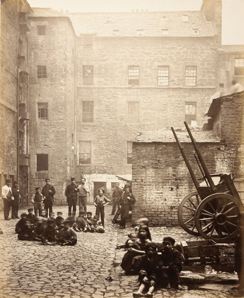 Thomas Annan-Glasgow, Close, N° 46 Saltmarket, planche du recueil Photographs of Streets, Closes, etc., taken by Thomas Annan in 1868 - 1871