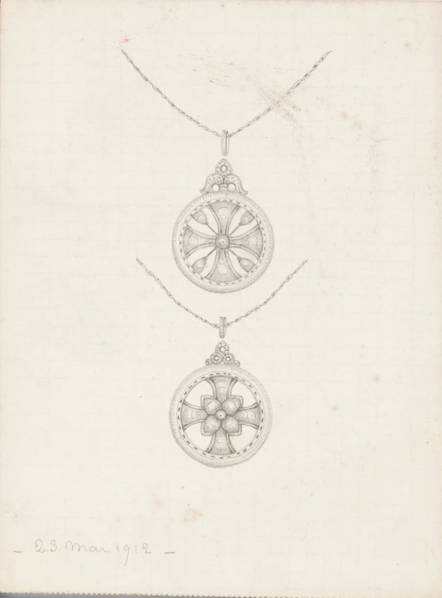 Deux pendentifs circulaires à motif de croix à fleur en sommet, maillon, chaîne - Enguerrand du Suau de la Croix