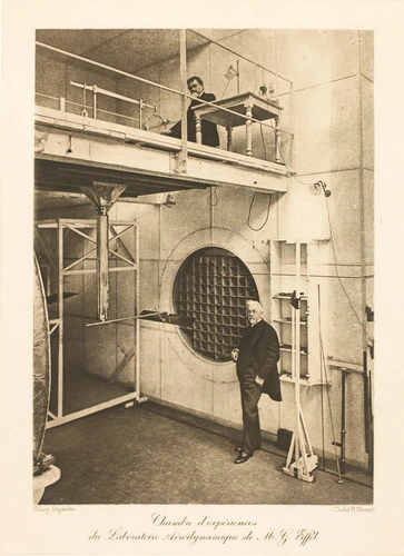 M. Rith et Mr Eiffel dans la chambre d'expérience du laboratoire d'Auteuil - Henri Manuel