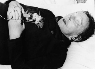 Anonyme-Edith Piaf sur son lit de mort