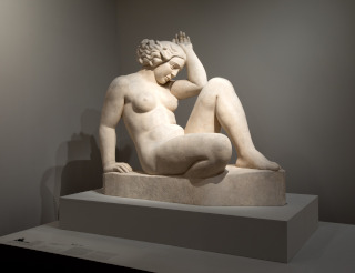Vue de l'exposition « Aristide Maillol (1861-1944). La quête de l’harmonie » : La Montagne, Aristide Maillol