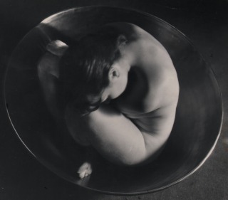 Ruth Bernhard-Embryo